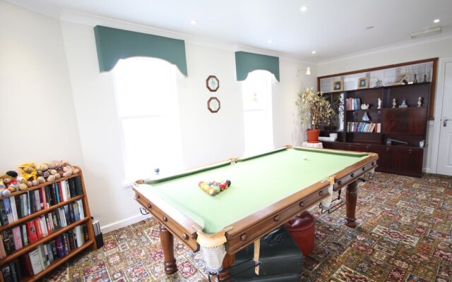 Coombe Court Hotel