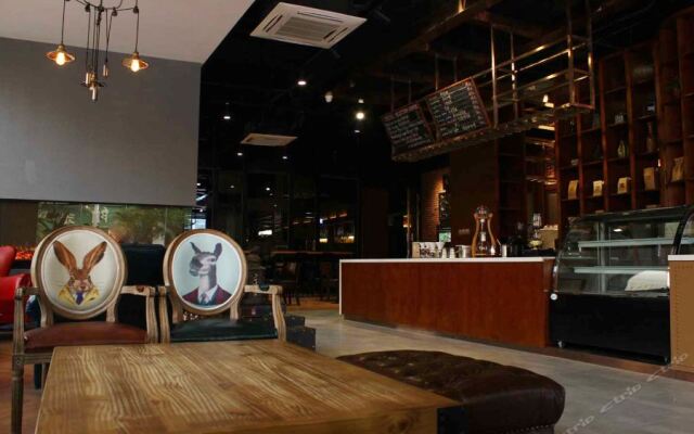 James Joyce Coffetel Qingyuan Government Branch