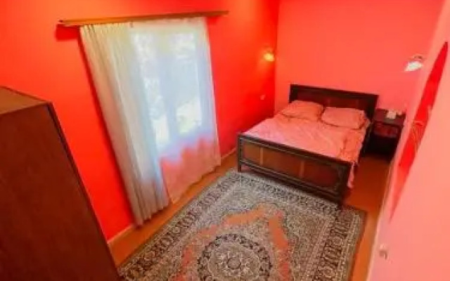 Rossi Rest House By The River