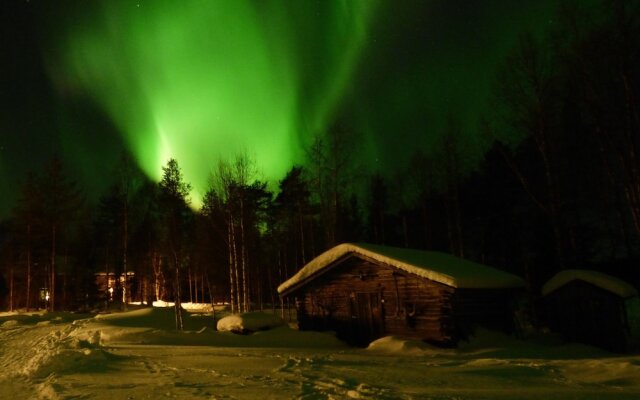 Isokenkäisten Klubi, Wilderness lodge
