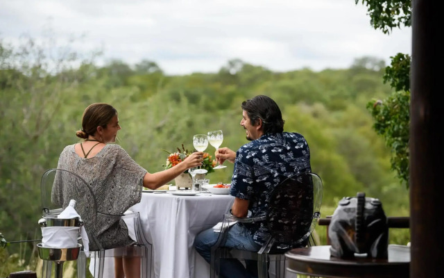 Khaya Ndlovu Safari Manor