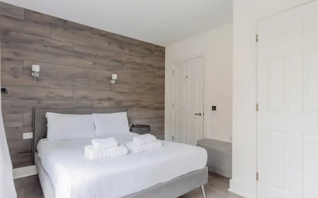 Bright 2 Bedroom Flat in Lambeth With Balcony
