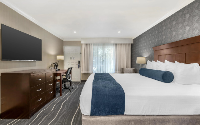 Best Western Plus Carriage Inn