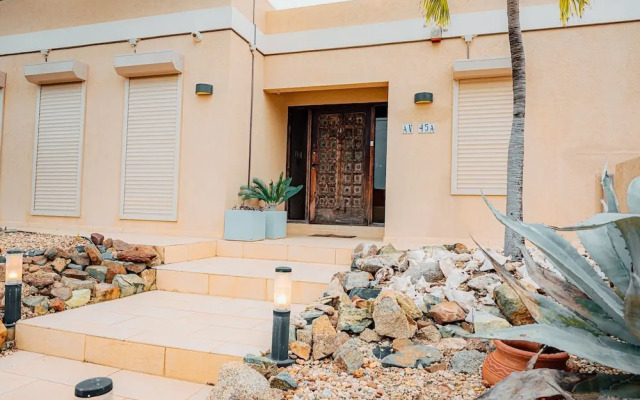 Hillside Retreat in Noord