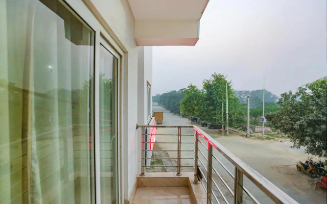 FabExpress Taj Home Stay