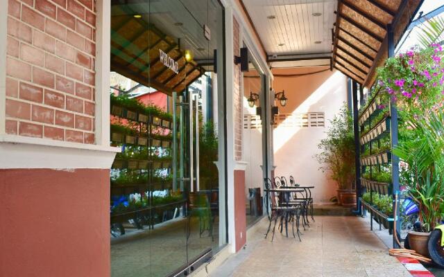 Outdoor Inn Kata Hotel