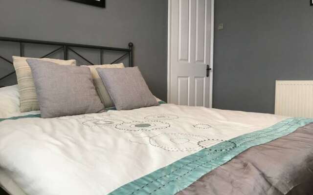 Stylish 2 Bed House in Superb Greenwich Location