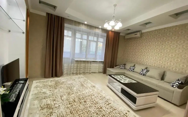 3-h komnatnye apartamenty v tsentre