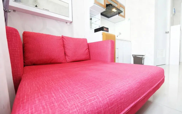 Cozy and Homey Green Pramuka City Apartment