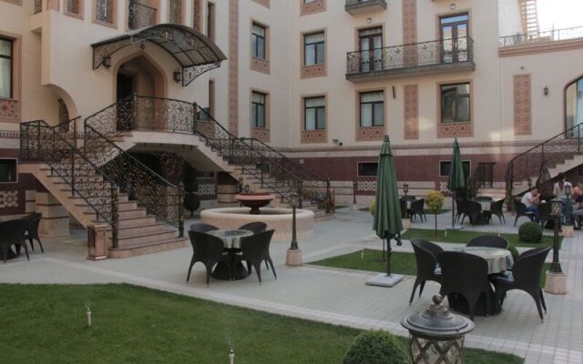 Zargaron Plaza