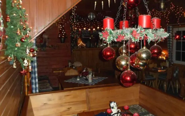 Berggasthof Brand - Finnhütten & Ferienhäuser Am Rennsteig