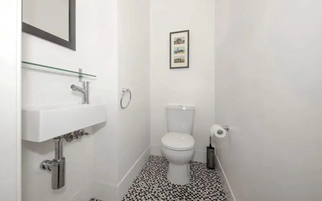 Christmas Bush Avenue No.11