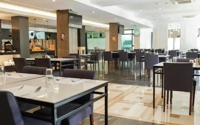 Dancenter Luxury Retreat Angeles City