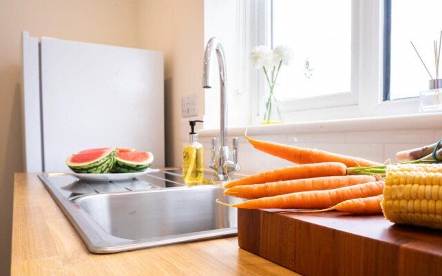 Stylish Spacious 1 bed Apartment - Downtown