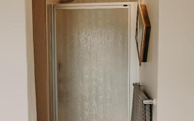 Hansmeyer Hill - 5 Bedroom House