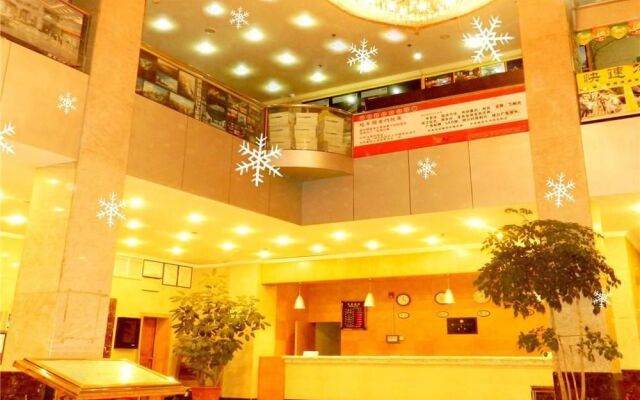 Kunming Jiaoyuan Hotel (Tongde Plaza Baiyun Road Subway Station)