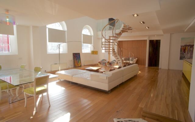 Modern Home In Greenwhich