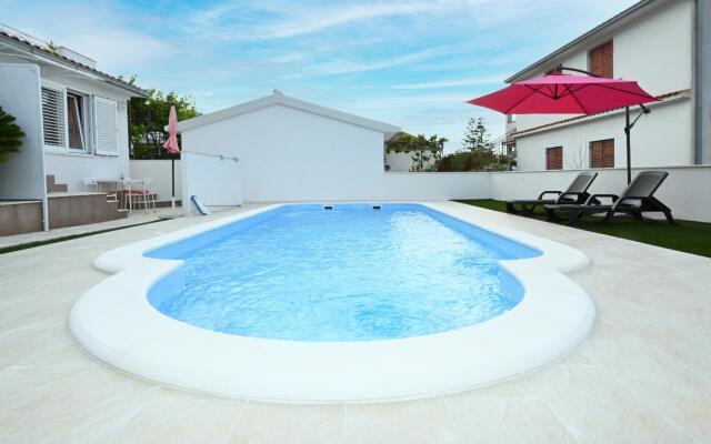 Mihovilovic - 50 m from beach - A2(6+1)