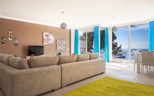 Villa Lotus by Akdenizvillam