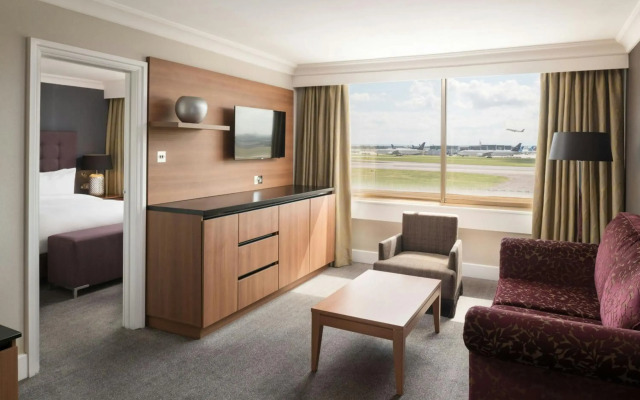Renaissance London Heathrow Hotel