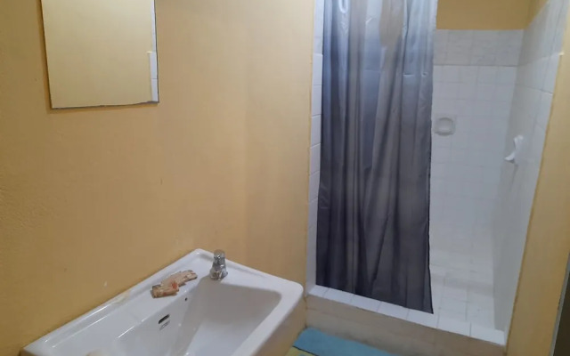 Queen's Comfort Inn