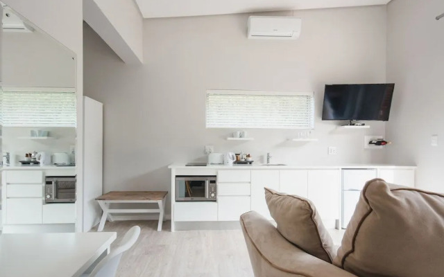 A Riverbed Guesthouse