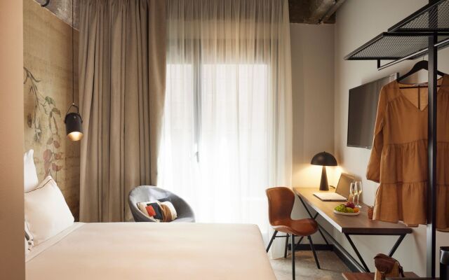 Anise, Aluma Hotel & Resort