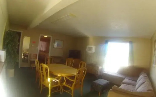 Outpost Motel & Kitchenette Suites
