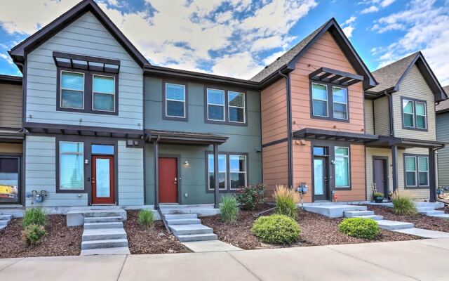 Spacious Denver Townhome Near Central Park!