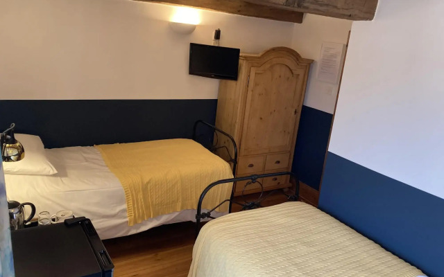 Riverside B & B