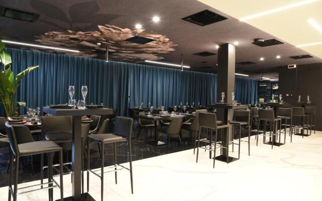 DEMSI Palace Hotel & Restaurant