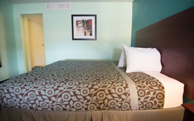 Days Inn by Wyndham Fort Wright Cincinnati Area