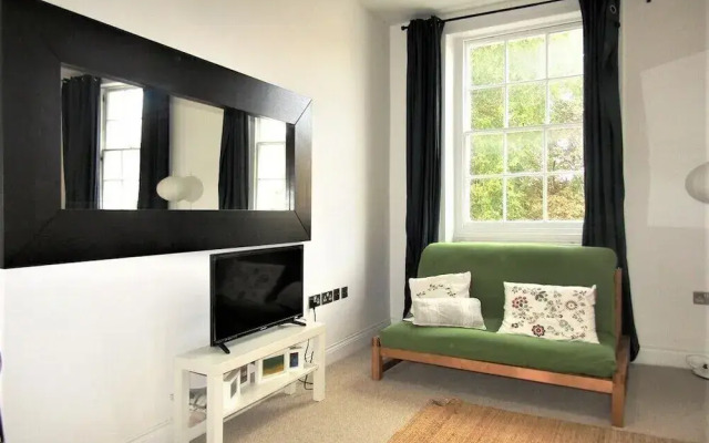 Large Private Double En-suite - 5