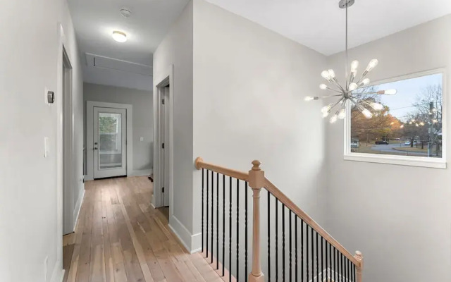 City Oasis With Hot Tub Group-friendly