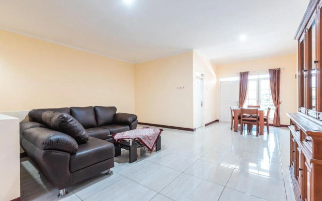 Aquina House By OYO Rooms