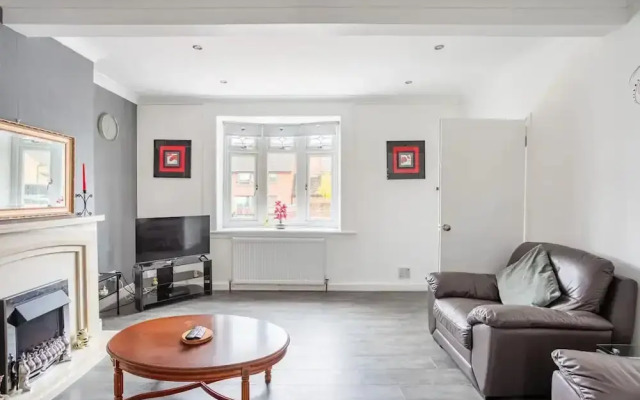 Captivating 2-bed House in Hamilton With Jacuzzi