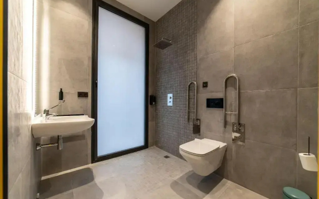 Petit Hostel La Latina - Adults Only