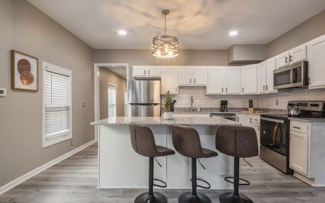 Newly renovated 4BR CozySuites