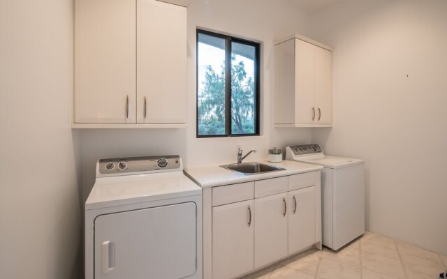 Fallbrook by Avantstay | Luxury Home on 40acres W/Pool, Putting Green & Rooftop