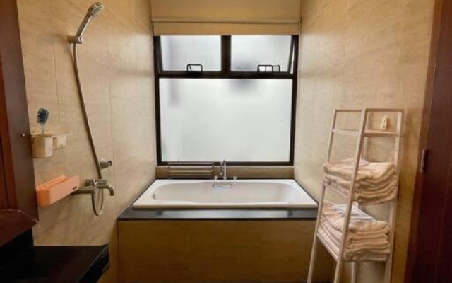 Cozy 3-BR villa Vimala hills cluster alpen with beautiful garden – Guest Rooms – Megamendung