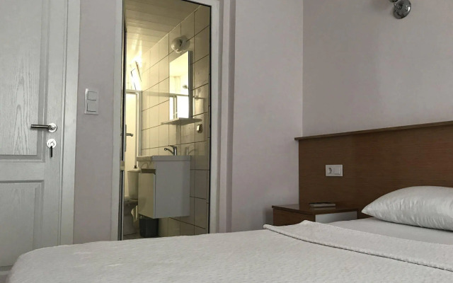 Cam Hotel