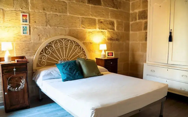 A pet Friendly Farmhouse With a Rooftop Pool