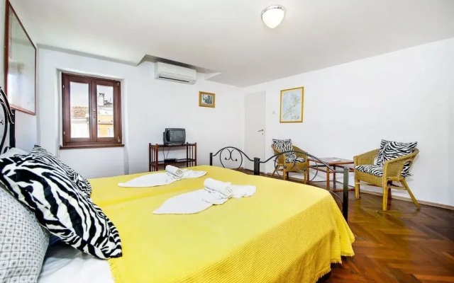 Carera Seaview Apartments