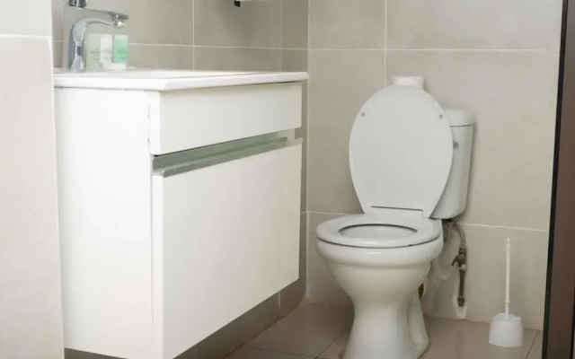 Executive Comfort With Premium Workspace - 2334