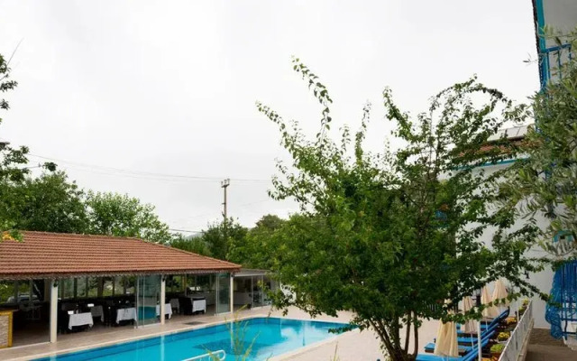 Mavi Yaprak Hotel