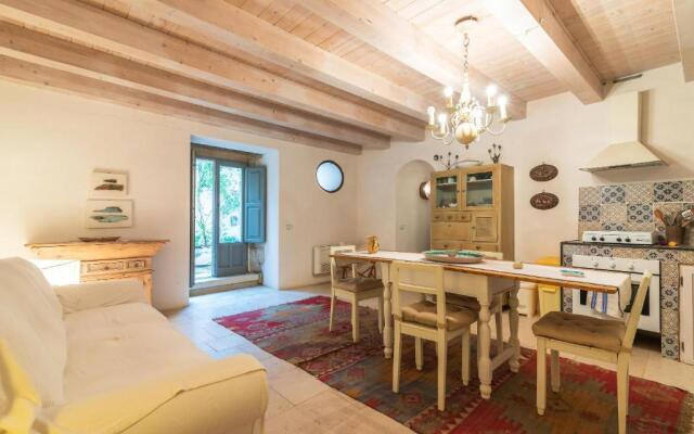 Velasquez Suite House