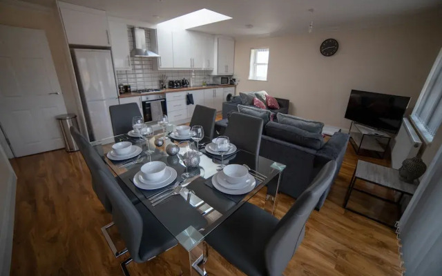 The Coach House by Riis Property