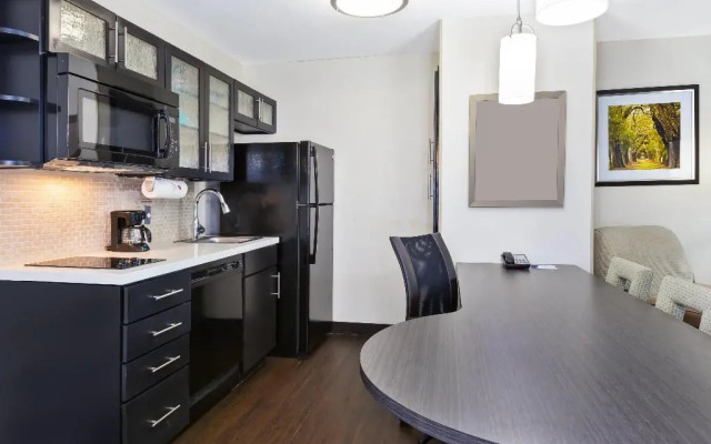 Candlewood Suites Huntersville-Lake Norman