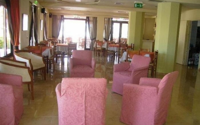 Tzevenos Hotel Apts