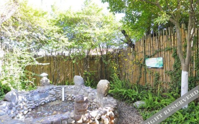 Yingyuetan Hotspring Hotel